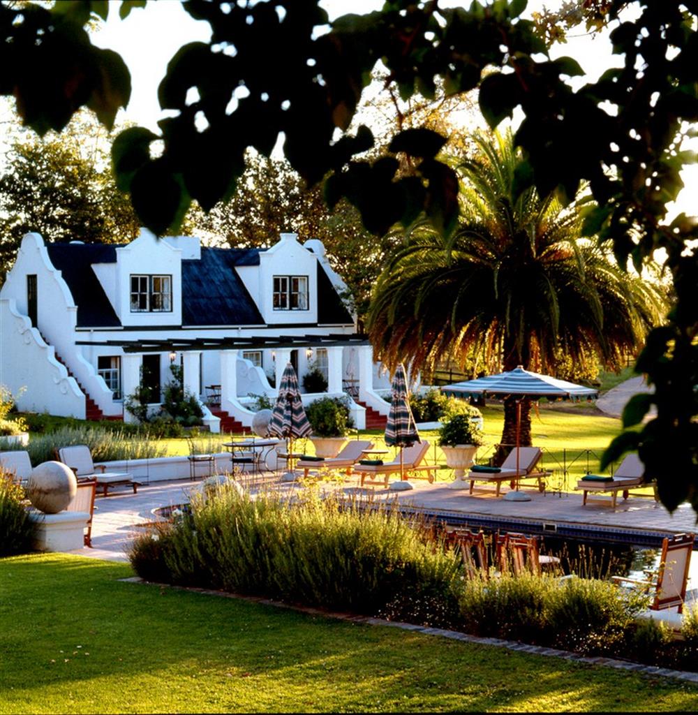 Kurland Luxury Hotel