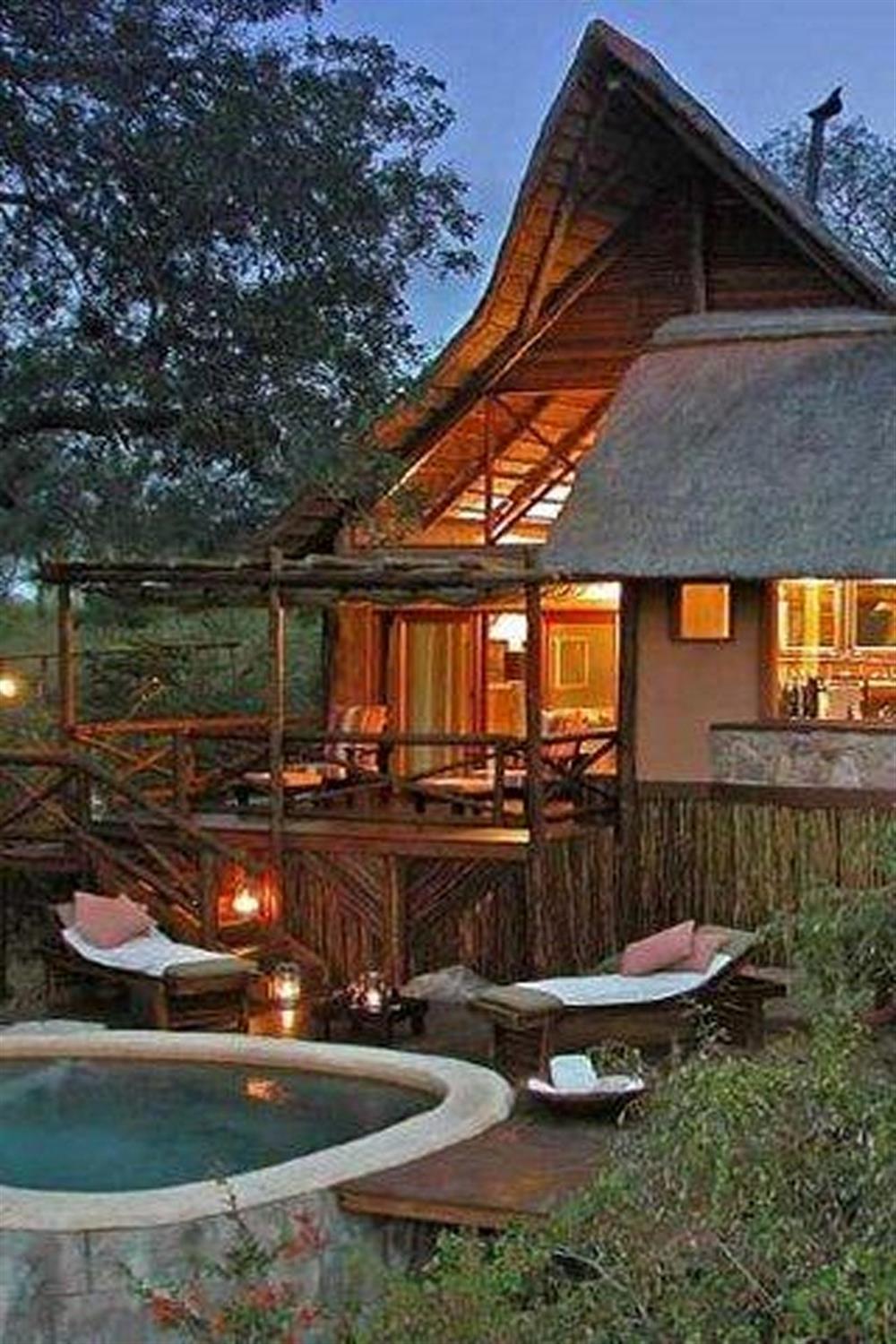 Lukimbi Safari Lodge